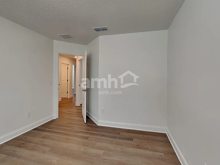16381 Aubergine Aly — Photo 20