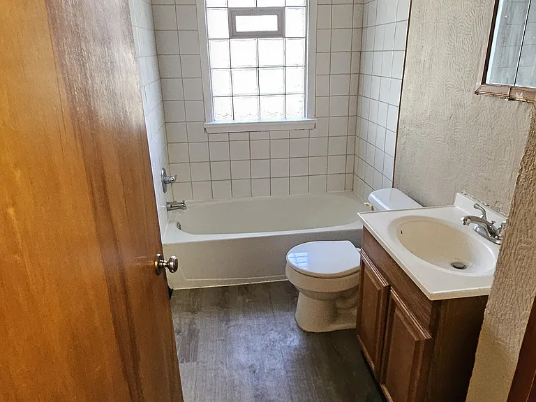 1629 Spring Ave NE #NA — Photo 5