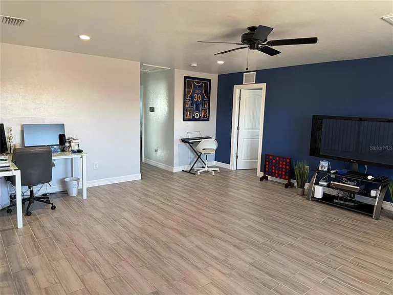 2599 Marton Oak Blvd — Photo 41