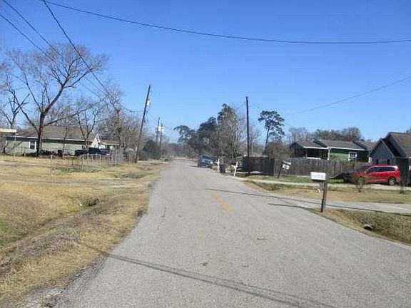 5th image of 319 Dreamland Ave