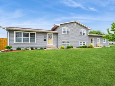 1110 Rainbow Blvd, Hiawatha, IA, 52233