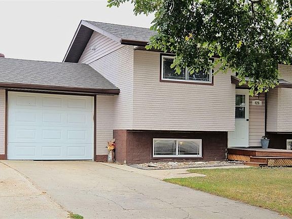 3rd image of 426 Fortune Cres
