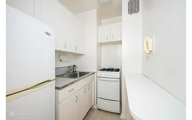 Sold by Douglas Elliman | media 8