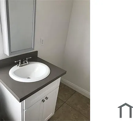 3 bed, 800 sqft, $2,495 — Photo 3
