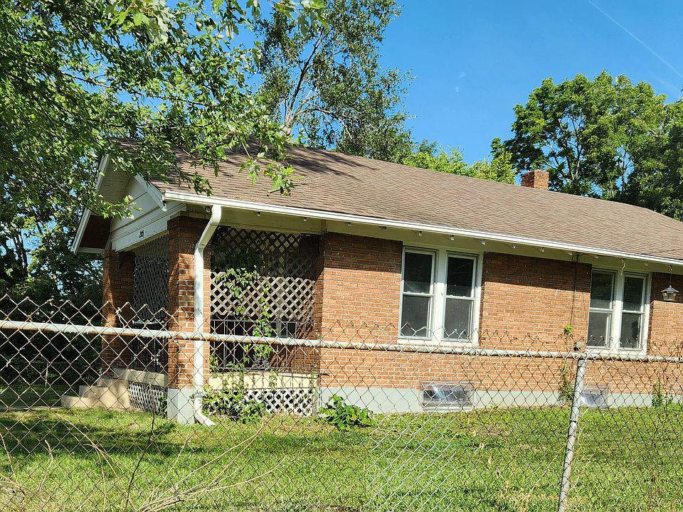 2nd image of 205 E Sexton Rd