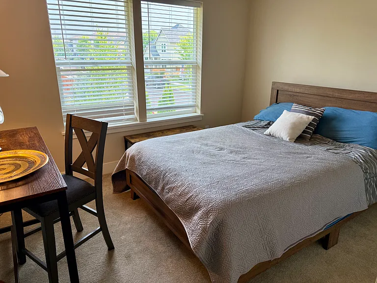 3rd bedroom with make up table