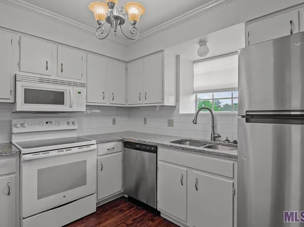 1755 College Dr APT 223, Baton Rouge, LA 70808
