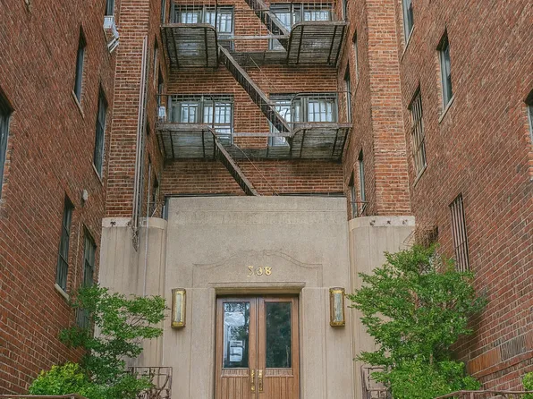 303 East 37th Street image 1 of 1