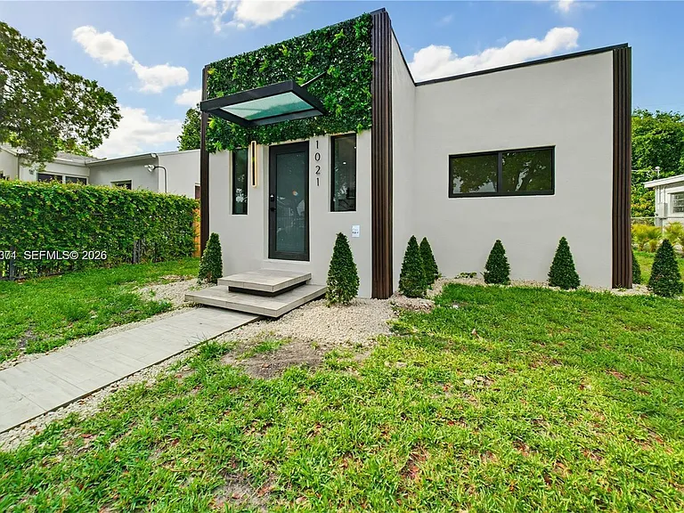1021 NW 48th St — Photo 2