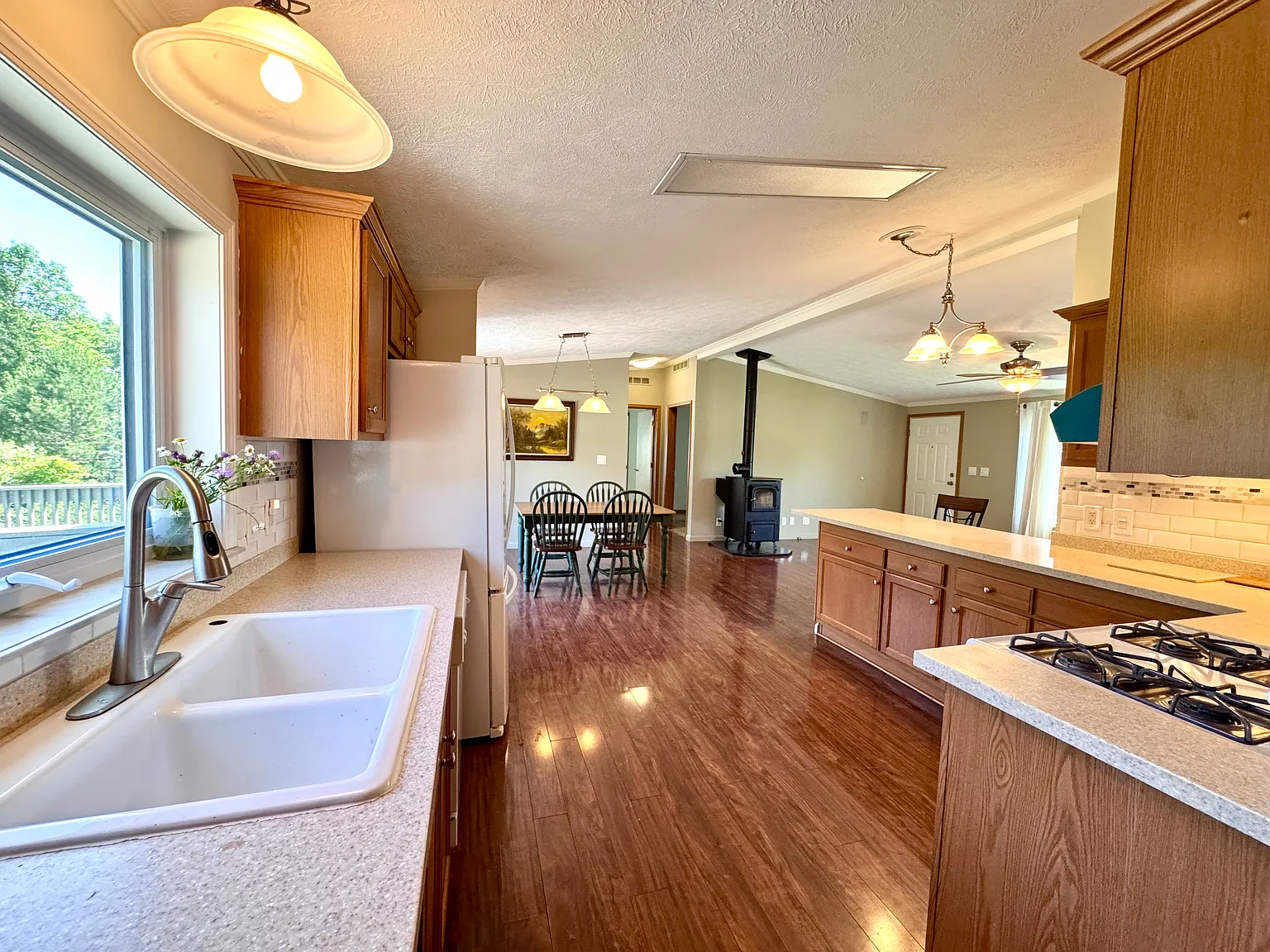 3 bed, 1456 sqft, $2,500 — Photo 4