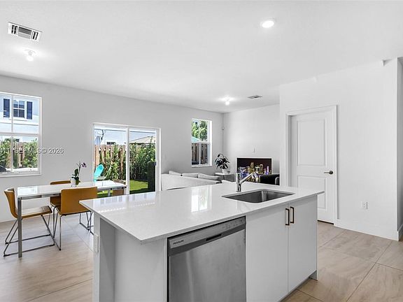 5th image of 11927 NW 46th St #11927