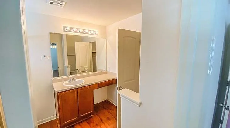 915 Alamo Plaza Dr — Photo 8