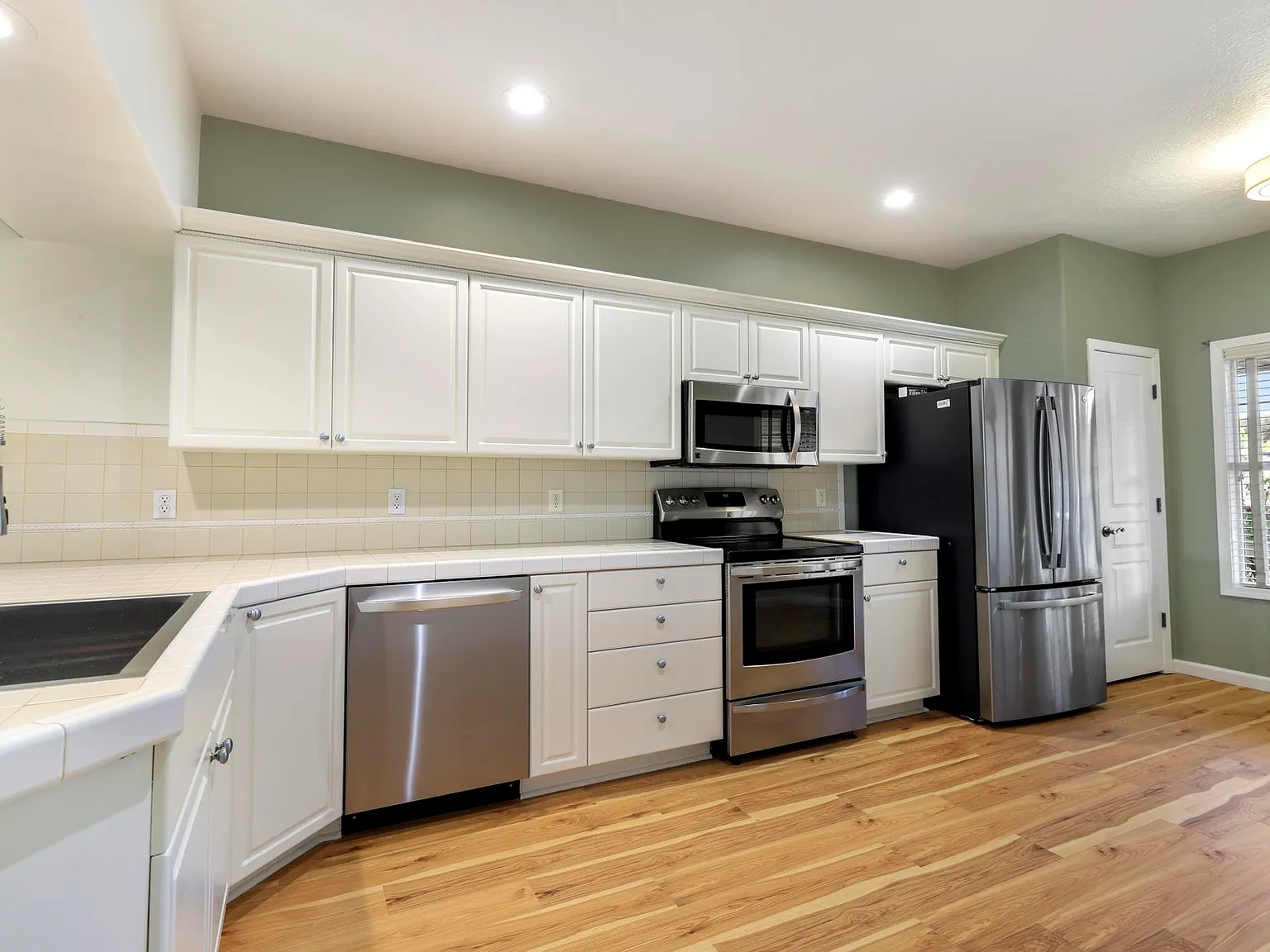 3 bed, 1533 sqft, $2,850 — Photo 4