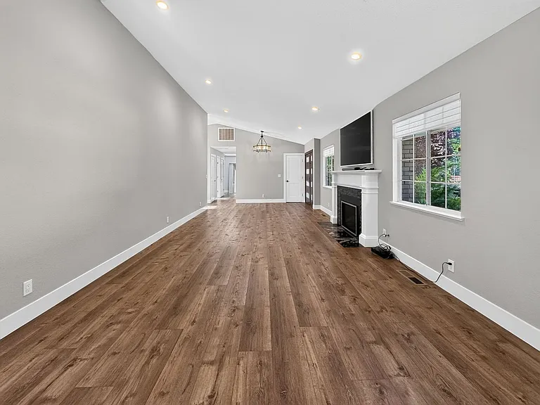 3221 Lunada Ln — Photo 6