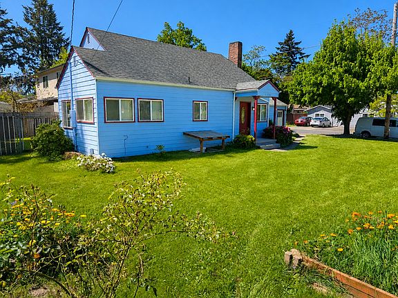 2nd image of 13304 NE Glisan St