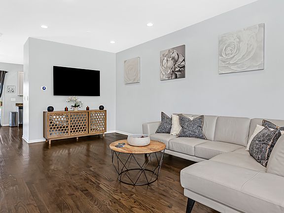 5th image of 1807 Riverwoods Dr Unit 4