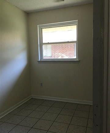 4th image of 2940 Camellia Dr #B