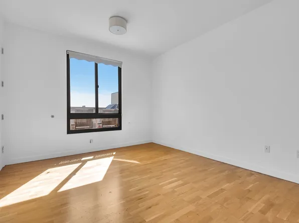 500 4th Avenue image 3 of 5