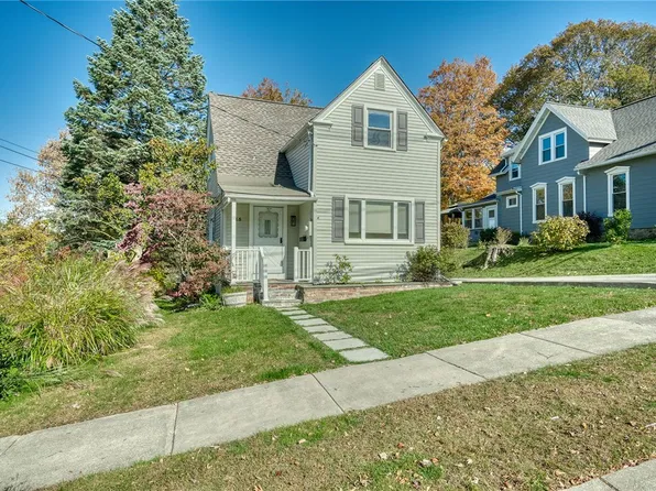 15 Summit St, Fairport, NY 14450