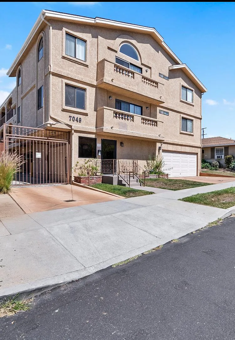 7049 Flight Ave — Photo 4