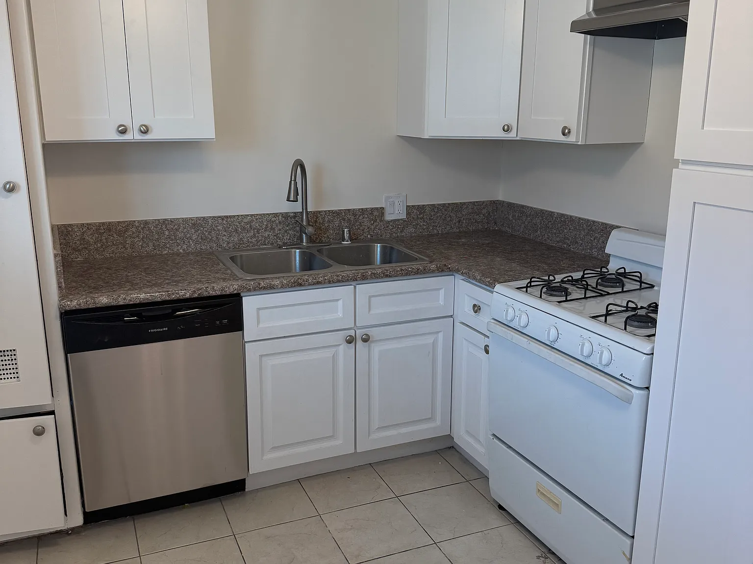 2 bed, 680 sqft, $2,475 — Photo 3