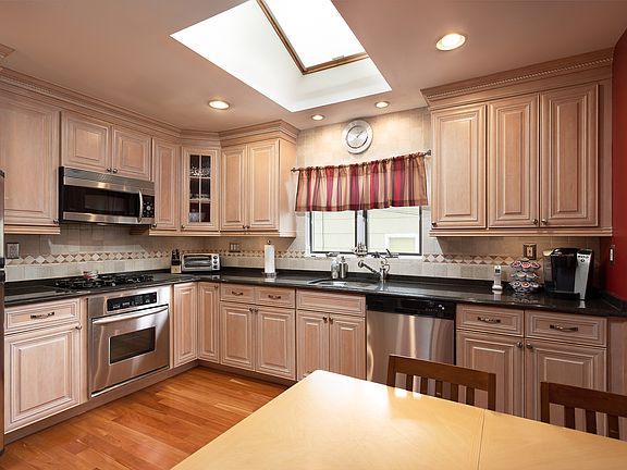 3rd image of 33 Cambridge Ave