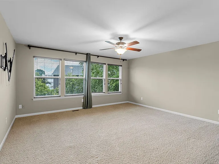 615 Derby Way Dr — Photo 32