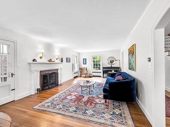 5th image of 28 Brittany Rd