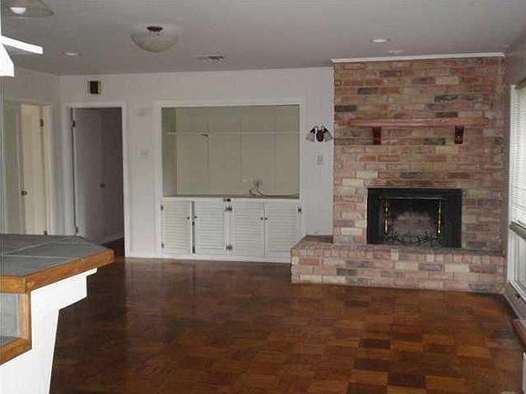 3rd image of 197 N Southlawn Dr