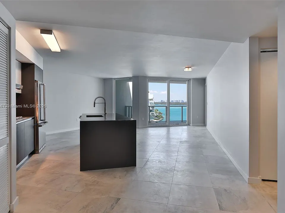 9821 E Bay Harbor Dr #902