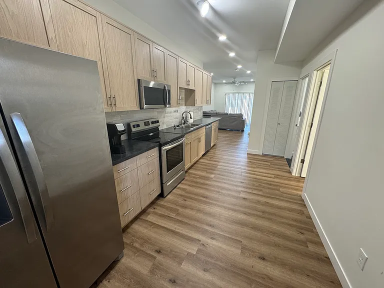 303 N 3rd St #1 — Photo 18