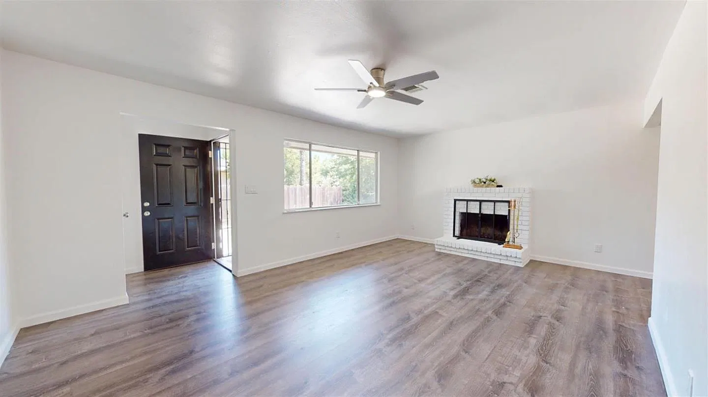 2 bed, 1010 sqft, $2,050 — Photo 1