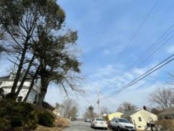 Exterior Neighborhood (street photo)