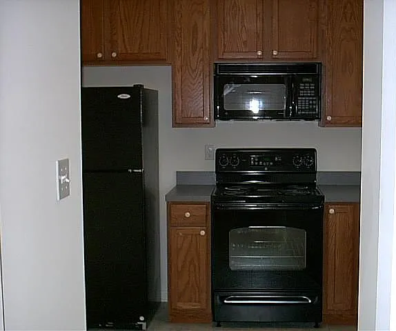8 Mabel Ln — Photo 3