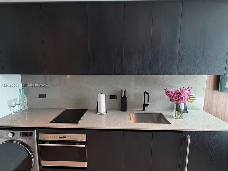 20 NE 11th St #3306B — Photo 4