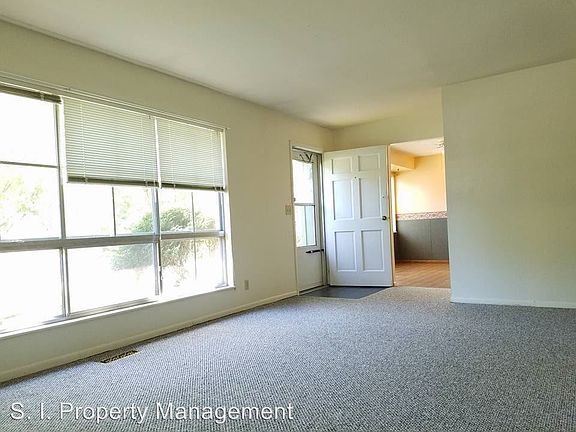 5th image of 312 S Plover Dr