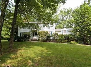 780 Colonial Rd, Franklin Lakes, NJ 07417