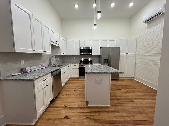 4th image of 114 Nassau Pl #F