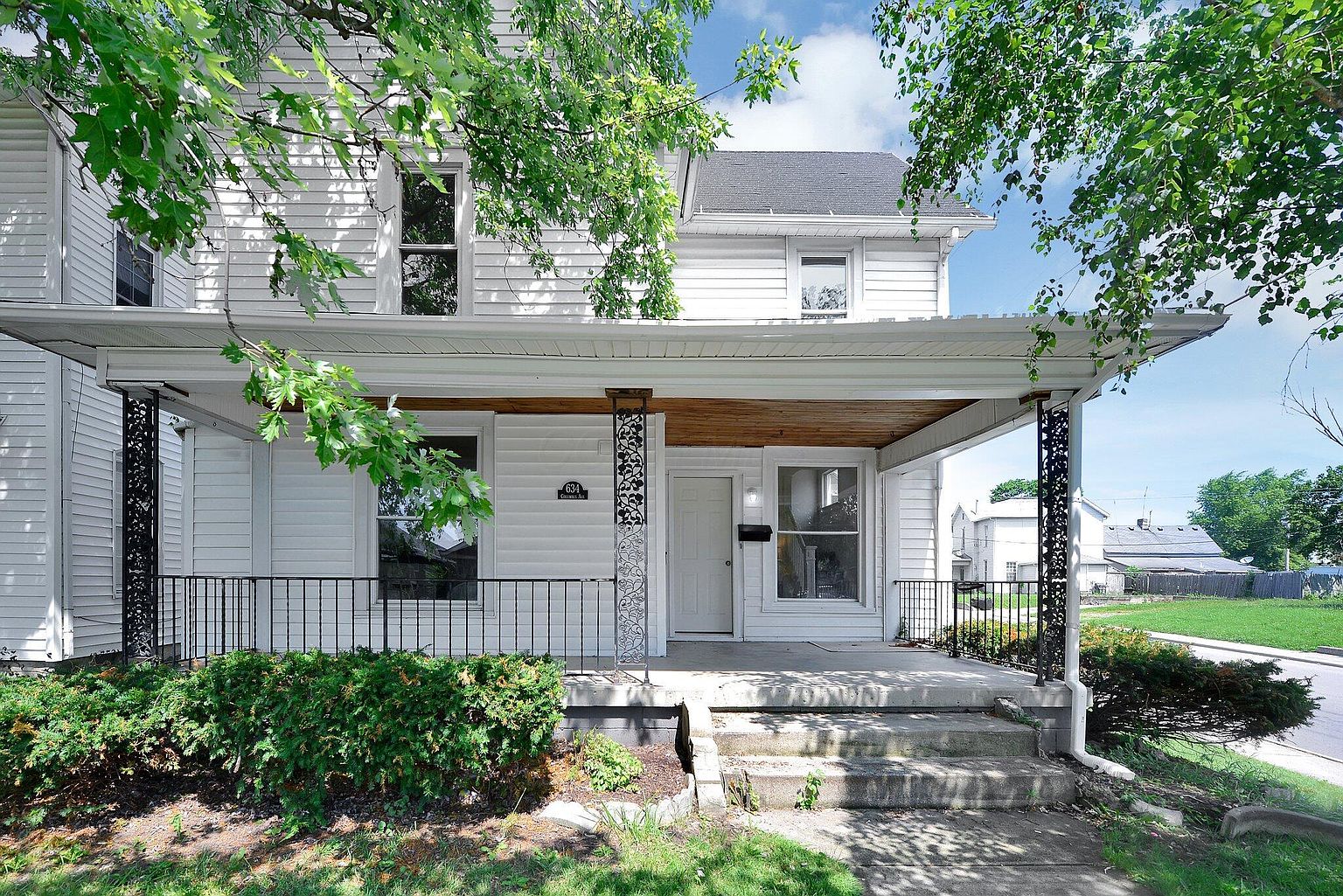 Listing photo 2 for 634 Columbus Ave