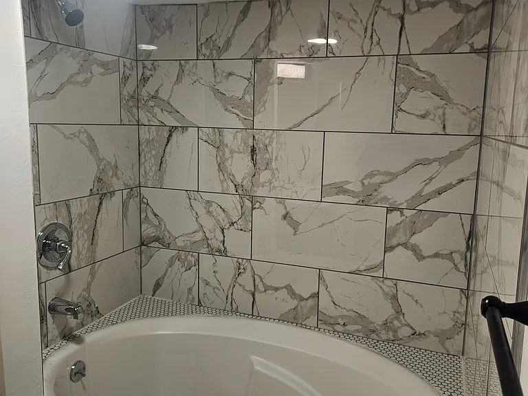 Shower/tub combo.