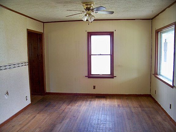 4th image of 545 Park St