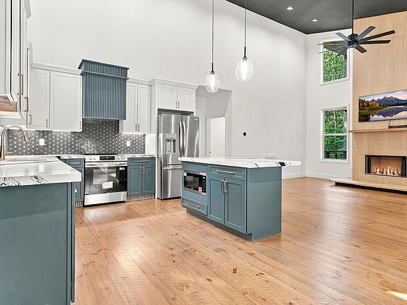 2nd image of 93 Elmwood Cir