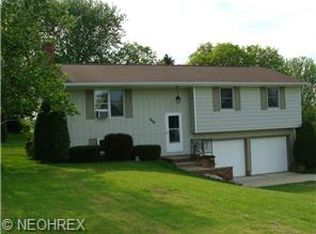 1881 Cliffs Dr, Salem, OH 44460