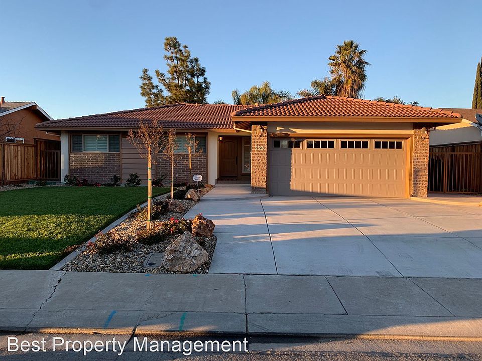 1st image of 223 Laguna Dr