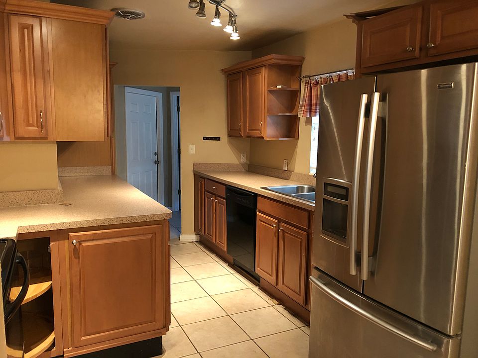 1st image of 7962 Garden Dr N