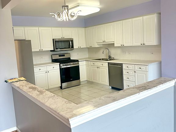 3rd image of 7091 W Touhy Ave
