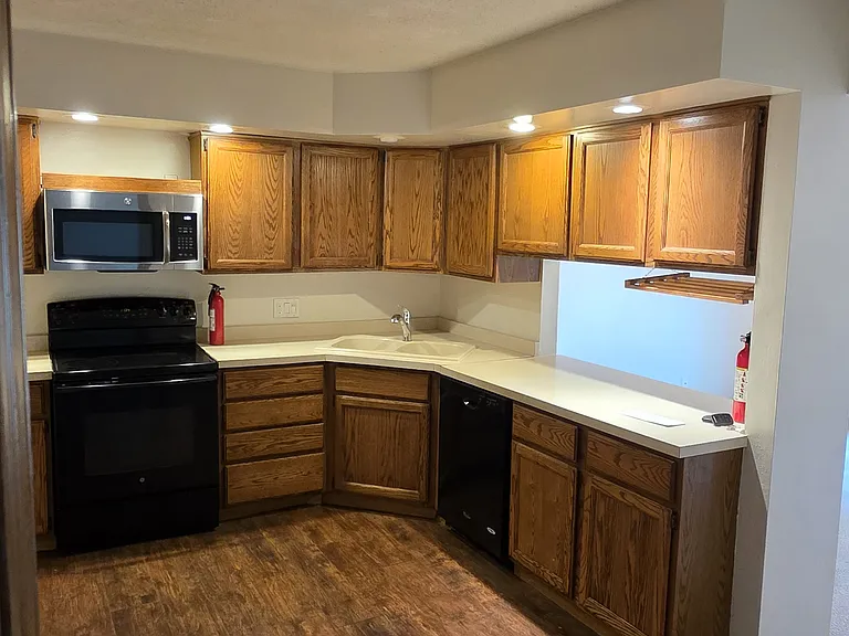 121 Woodview Dr — Photo 11