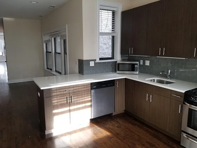 3711 N Wilton Ave #2 — Photo 8