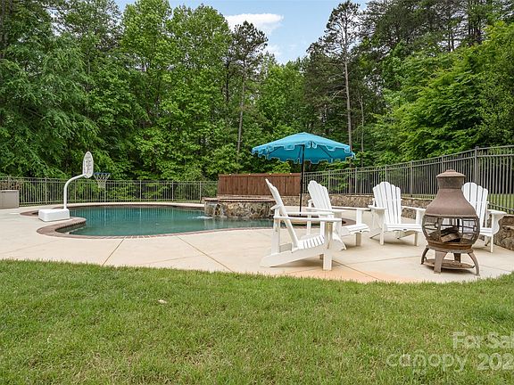 5th image of 527 Bent Creek Ln