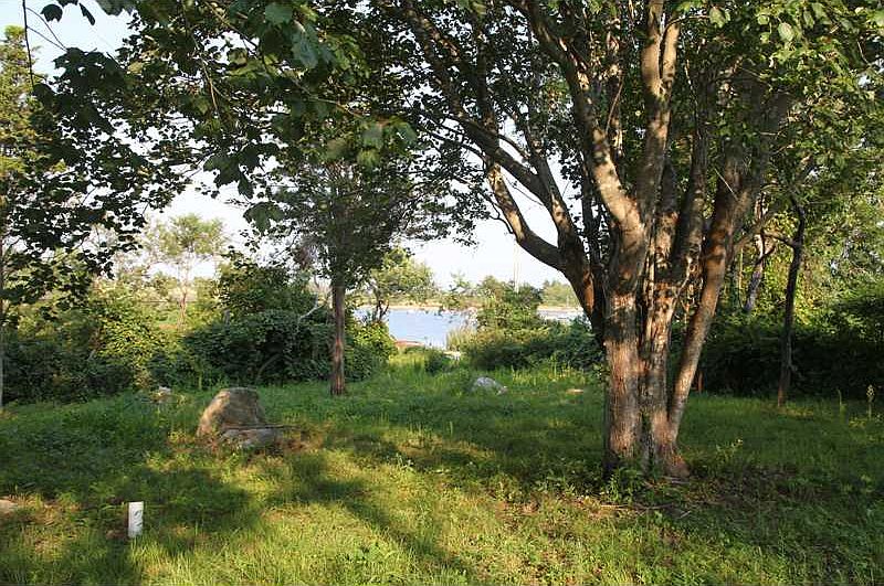 2nd image of 38 Spray Rock Rd